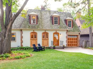 1924 E River Ter, Minneapolis, MN 55414