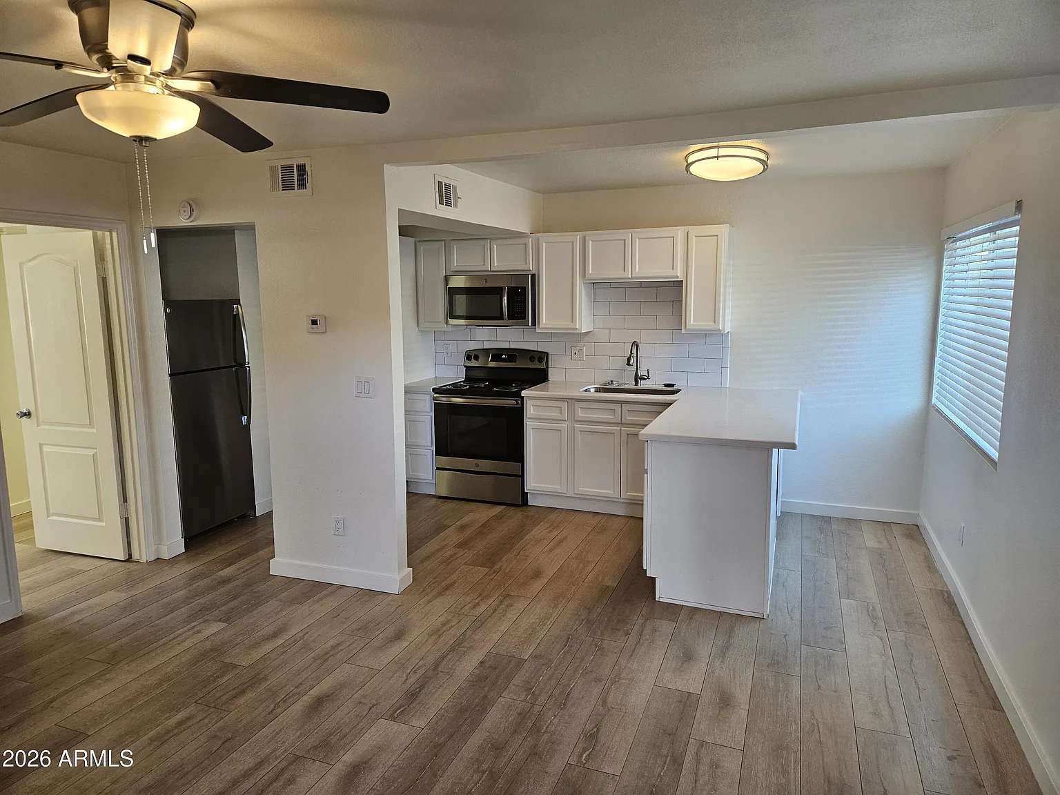 1 bed, 1.0 bath, 630 sqft, $999 — Photo 2