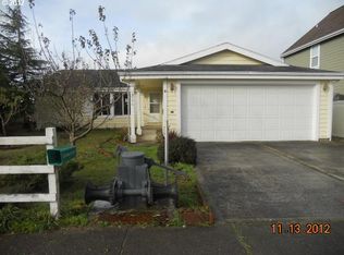966 Stillwater Dr, Coos Bay, OR 97420