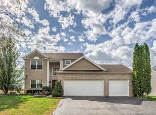 391 Warwick Ln, Lake In The Hills, IL 60156