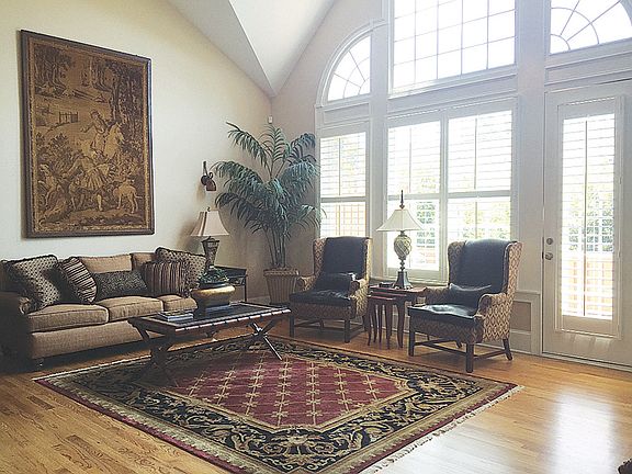 Bright 2-story Great Room 