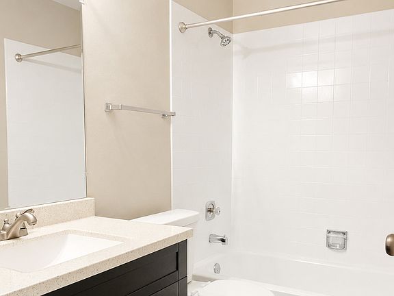 5th image of 908 Knottingham Dr APT 1A