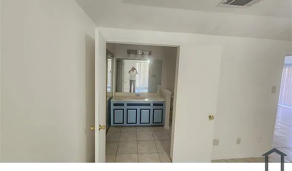 3 bed, 1650 sqft, $2,400 — Photo 1