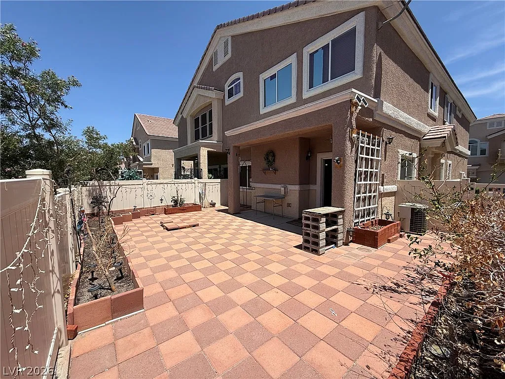 3 bed, 2.5 bath, 1625 sqft, $1,725 — Photo 1