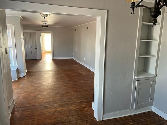 4th image of 602 1/2 Washington St