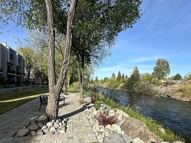 2585 Clear River Ct — Photo 2