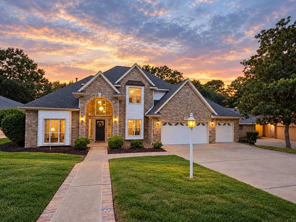 1312 Green Briar Dr, Huntsville, TX 77340