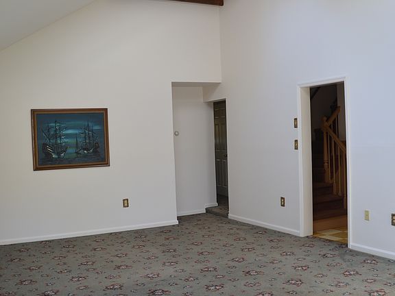 5th image of 520 River Road