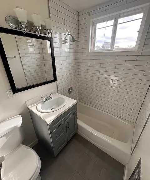 1119 N Hayworth Ave #11 — Photo 6