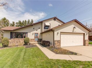 7320 Royalview Dr, Parma, OH 44129