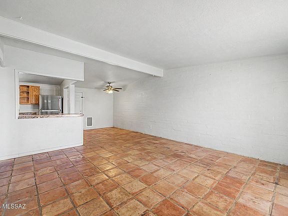 3rd image of 930 W 3rd Ave