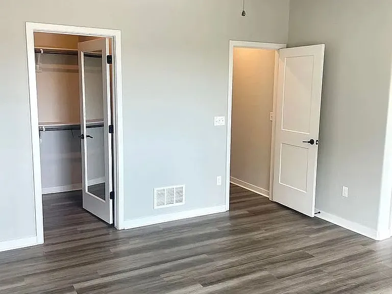 2828 Straus Ln — Photo 13