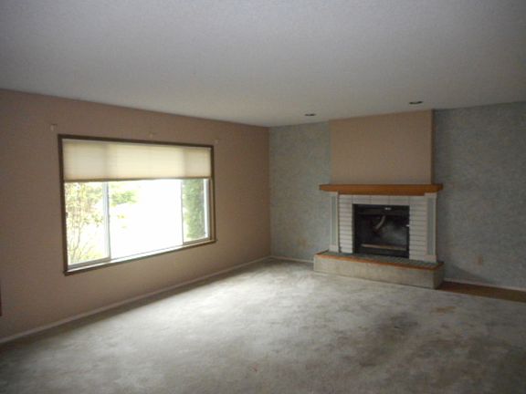 3rd image of 712 160th Street Ct E