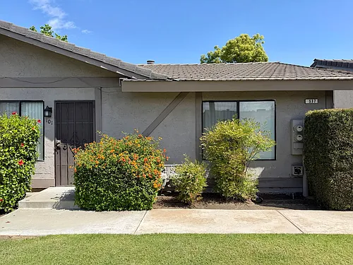 537 W Escalon Ave Photo 1