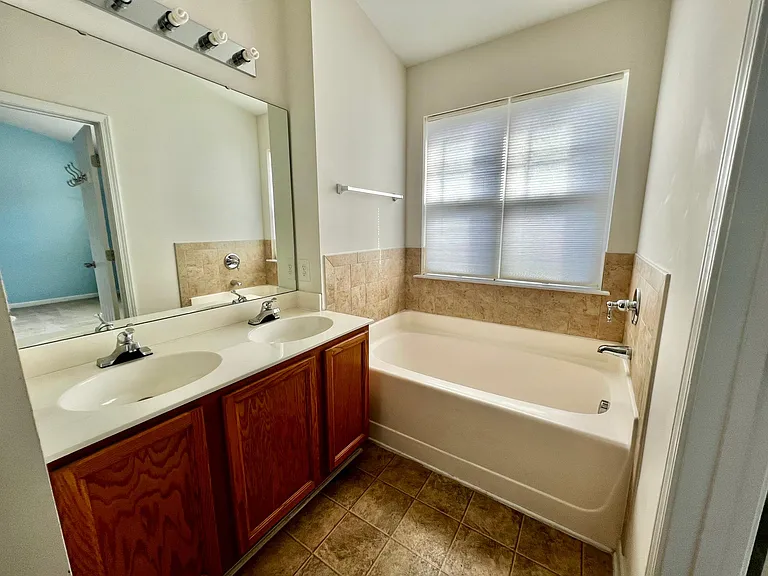Double sinks and a large soak in tub