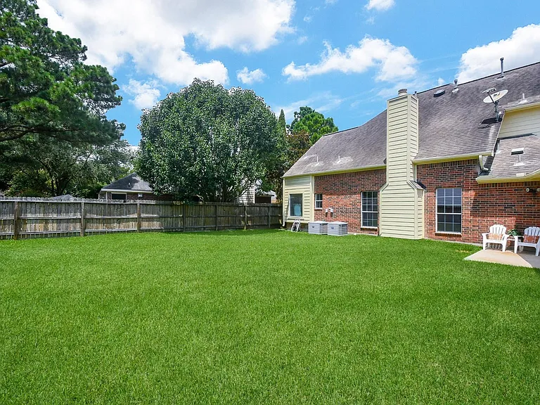 20735 Park Pine Dr — Photo 45