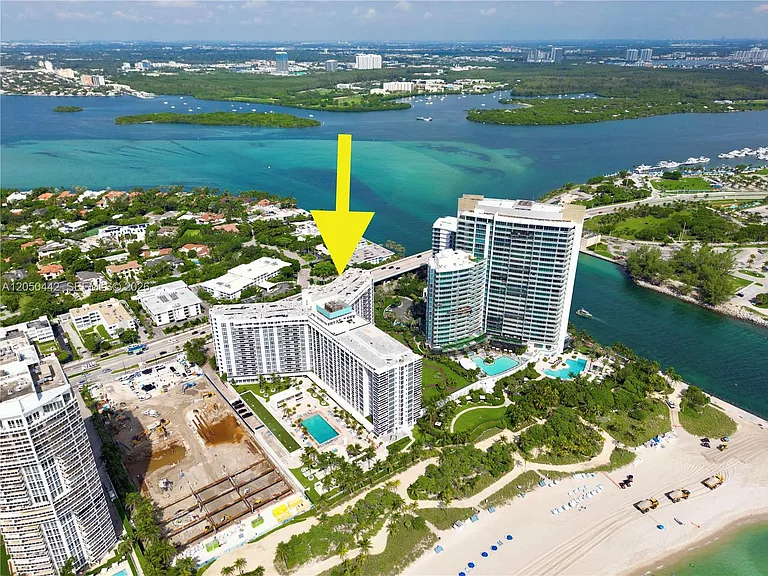 10275 Collins Ave #323 — Photo 40