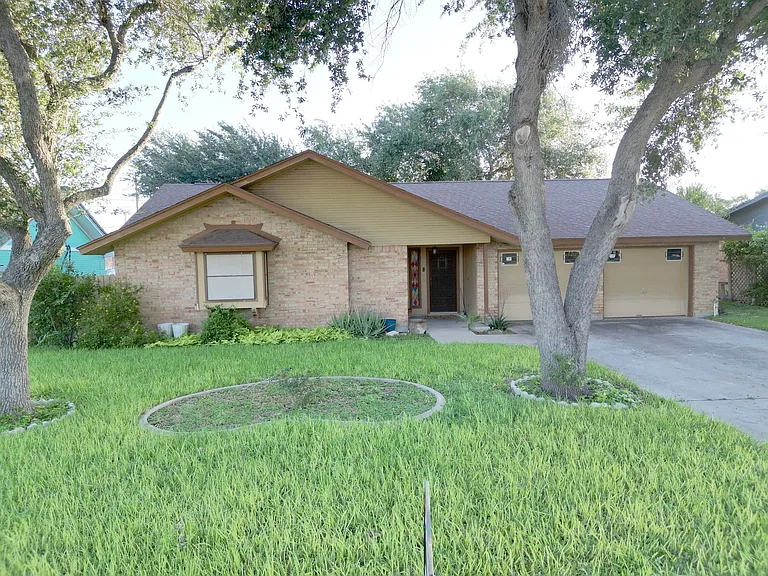 2812 Carnation Ave — Photo 1