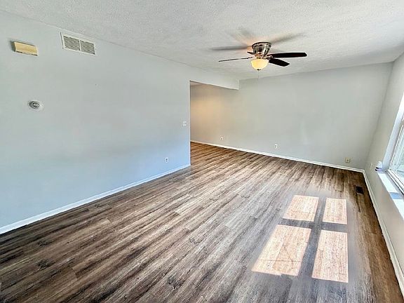 4th image of 525 N Rockton Ave