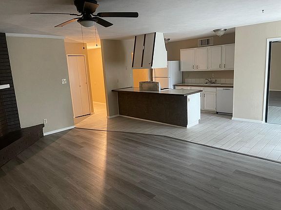 5th image of 714 Circle Cove Dr