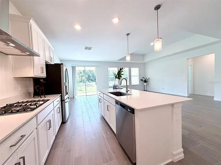 1307 Broward Dr — Photo 7