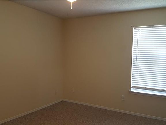 4th image of 3000 W Wildflower St