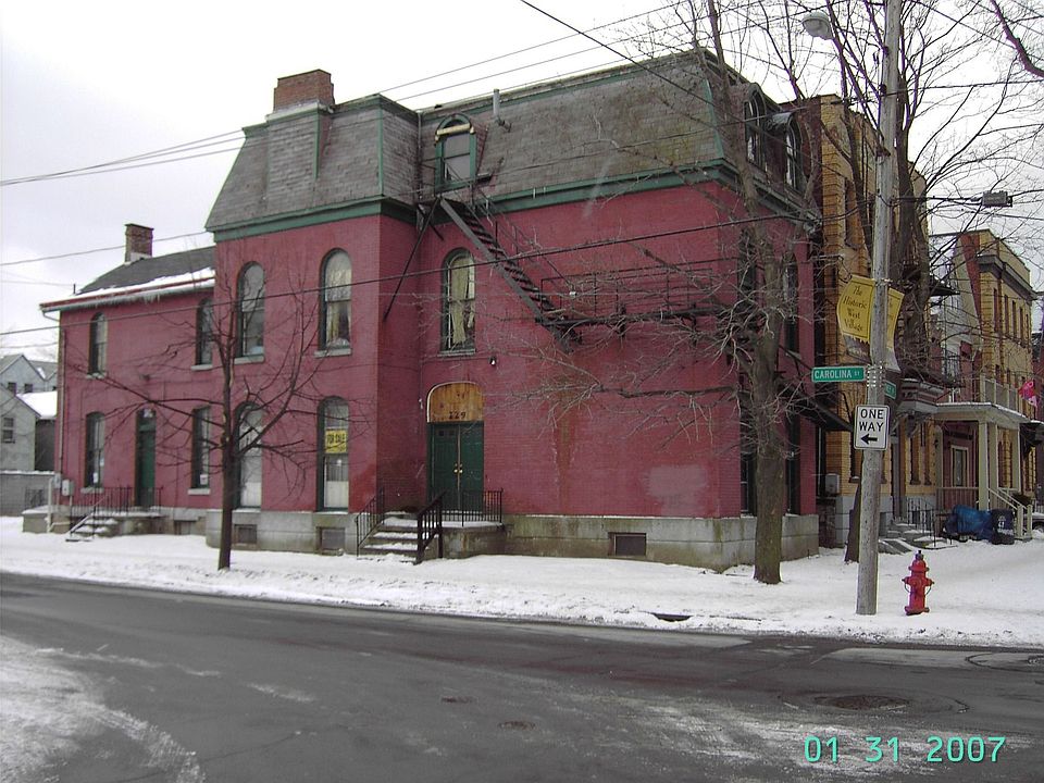 1st image of 229 Carolina St