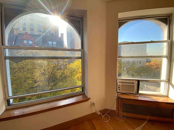 4th image of 317 W 107th St #3A3