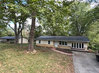 2121 Liberty Landing Rd, Liberty, MO 64068