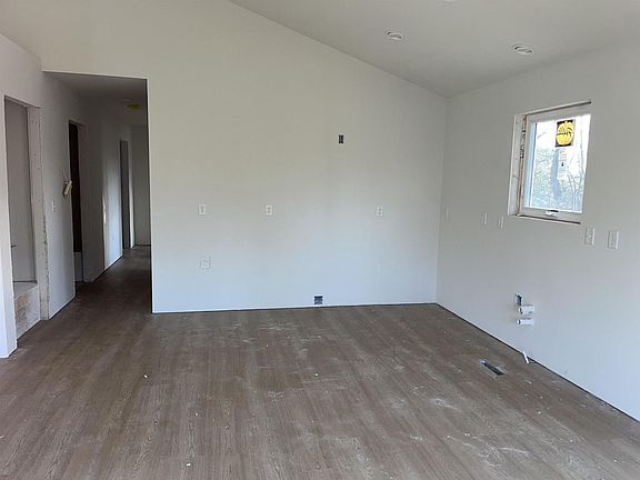 4th image of 567 Ridge Street