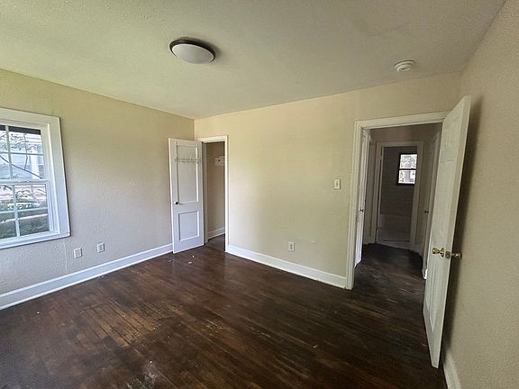 3rd image of 306 Boggs St