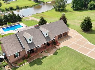 423 Lakeshore Dr, Lexington, TN 38351