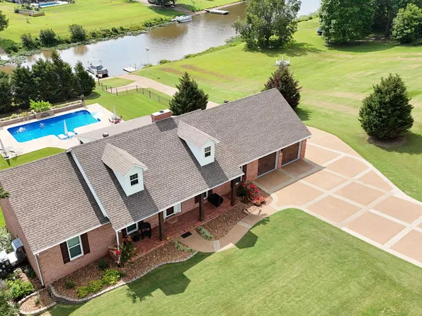 423 Lakeshore Dr, Lexington, TN 38351