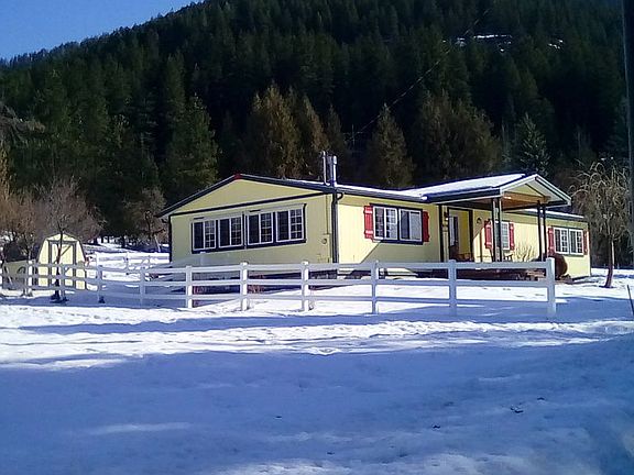 Fenced in yard..  mtn behind