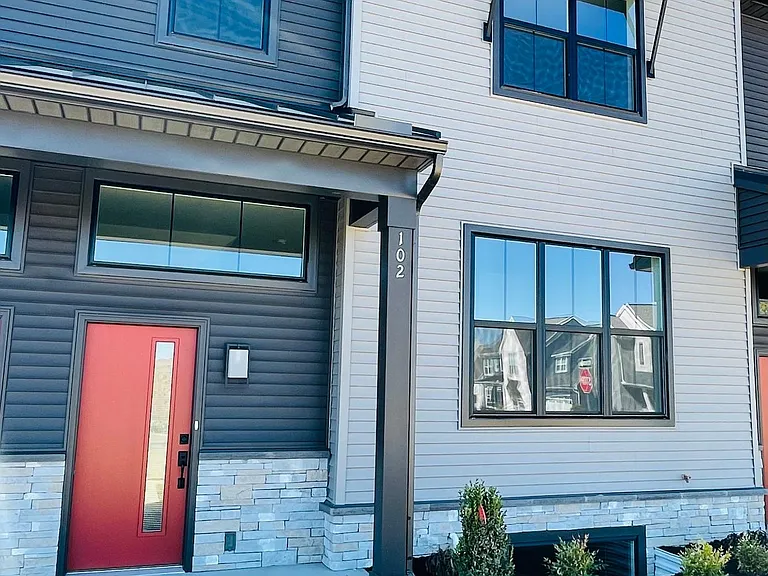 102 Larkin Dr — Photo 2