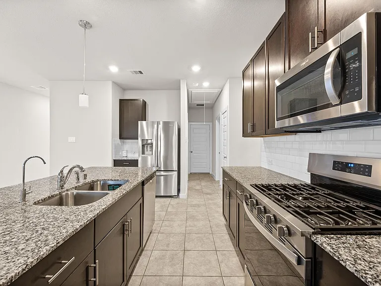 5547 Madden Ln — Photo 7