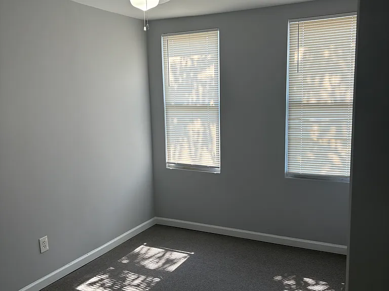 1322 W Victoria St — Photo 11