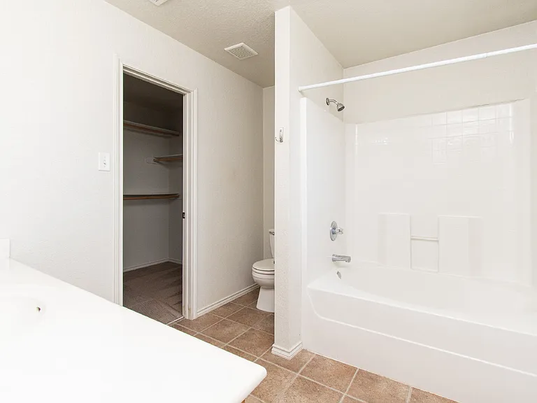 3902 Bolivar Dr — Photo 10
