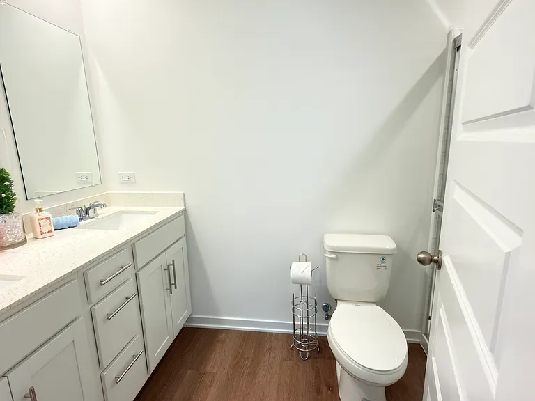 435 Lakeshore Ct — Photo 11