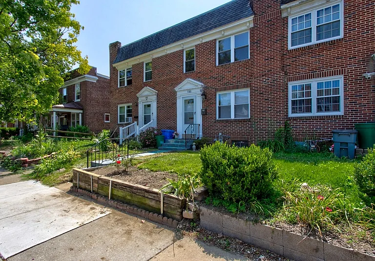 730 E Madison St — Photo 1