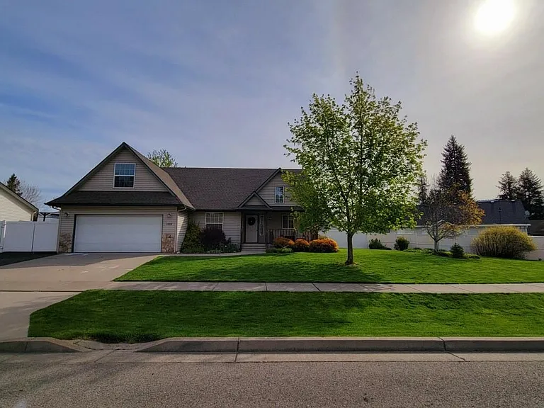 1209 W Edgewood Cir — Photo 1