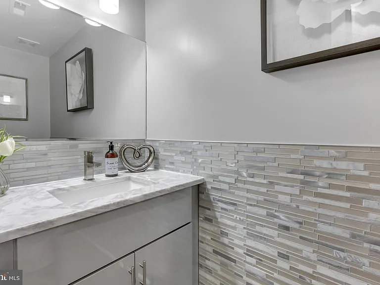 1167 Morse St NE #1 — Photo 17
