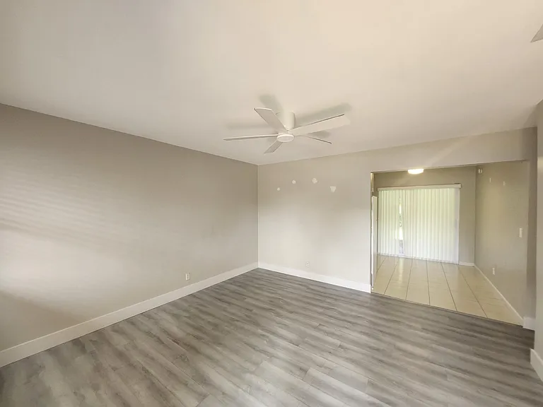 4972 SW 93rd Ave — Photo 2