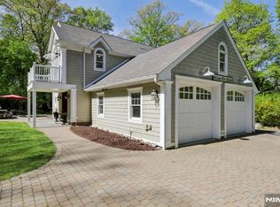 41 Snow Dr, Mahwah, NJ 07430