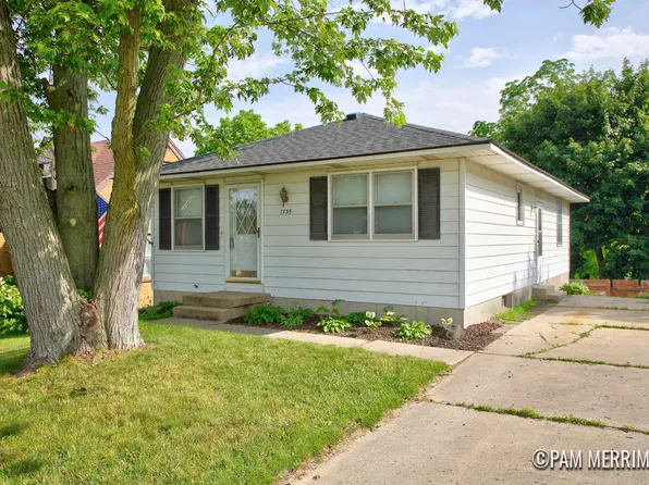 1735 Woodworth St NE, Grand Rapids, MI 49525