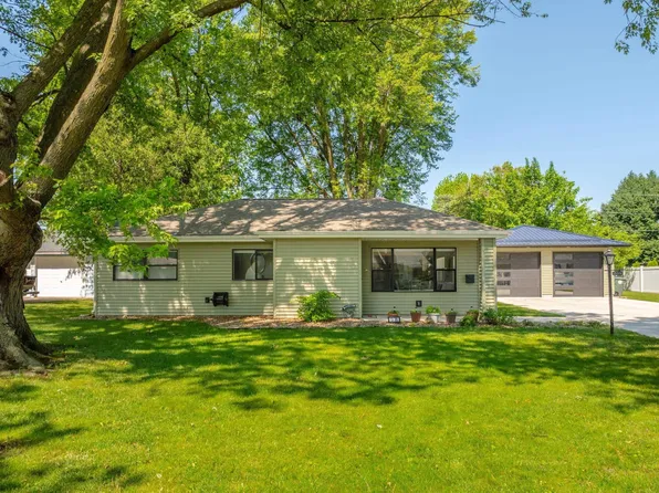 1336 S Hill Dr, Waterloo, IA 50701