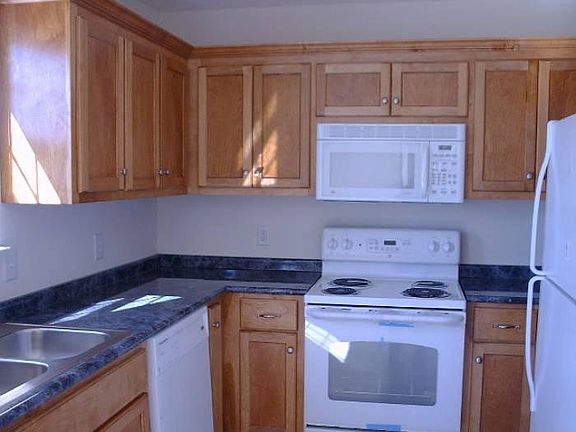3rd image of 822 Starglen Ct