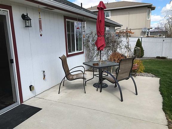 3rd image of 909 S Salish Ct