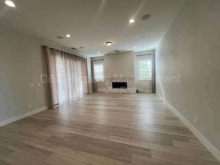 2996 Minaret Way — Photo 6