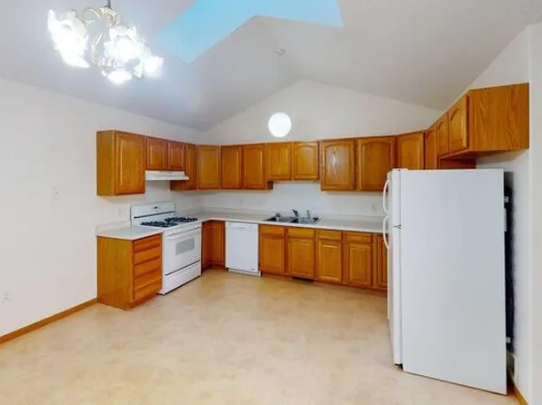 312 S 13th St, Bismarck, ND 58504
